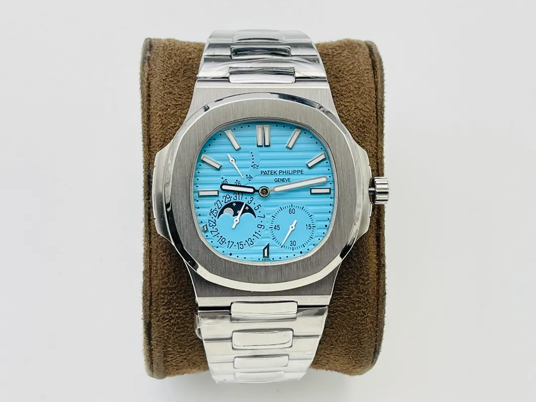 【Top Replica】💰6400! Patek Philippe [PFF Factory2022 Wall Crack Recommendation] The highest version on the market V5 upgraded ultra-thin version [The highest quality version on the market] Patek Philippe Patekphilippe Sports Series (Nautilus) 5724 (Domineering President) upgraded ultra-thin version of the Pearl Tuo, details: 1⃣️All functions are the same as the genuine ones (10-digit kinetic energy display, 7-digit calendar and moon phase 4-digit small second hand), with the same horizontal embossed pattern as the original, with fluorescent scales! 2⃣️Diameter 40 mm, 904L gold-plated stainless steel, sapphire glass mirror. 3⃣️The outer diamonds of models 5722 and 5724 are Swarovski diamonds, which are transparent and shiny, with extraordinary temperament. As close to the original as possible within the current state of the art, this watch is ready for all occasions! PFF Factory’s ingenious work welcomes your appreciation! (Buy now and get a PFF factory-customized version of a business pen for free, so that you can face any challenge calmly with full taste and style)
